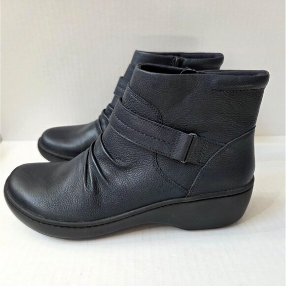 Clarks Boots Womens 9 Navy Blue Leather Lightweight Ankle Booties Delana Fairlee - Picture 1 of 13
